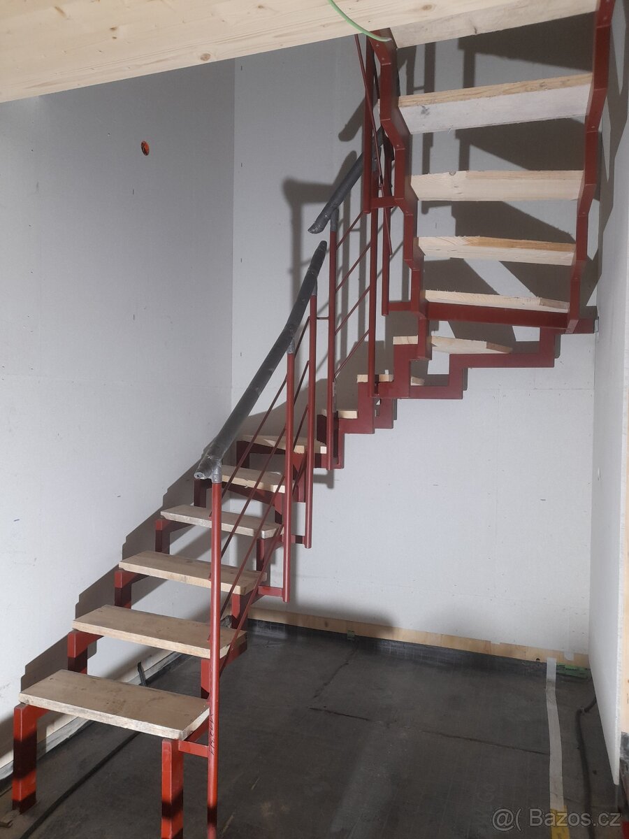 Schody ocelové točité pravé 274 cm