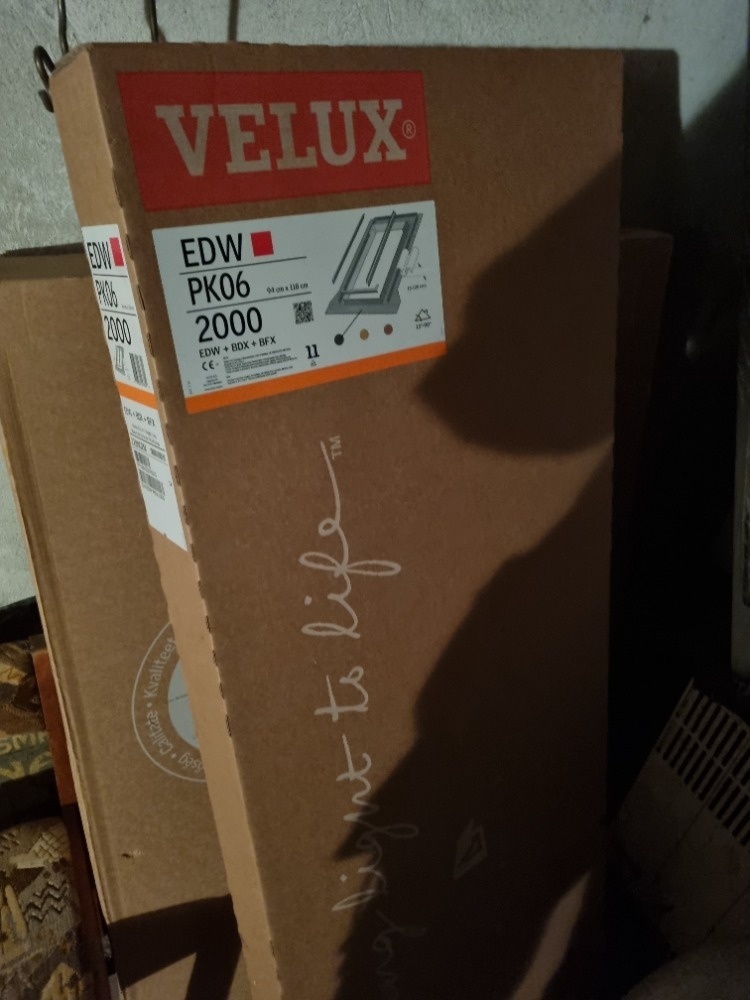 nove Velux okno GLL 1061 PK06 a 2Ks starší okna  1ks NOVÉ