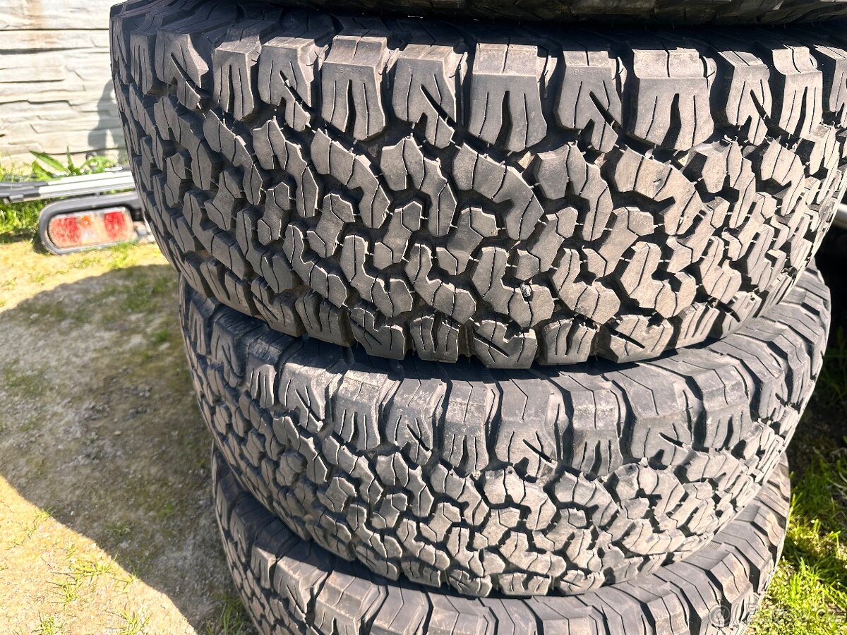 285/70 R17