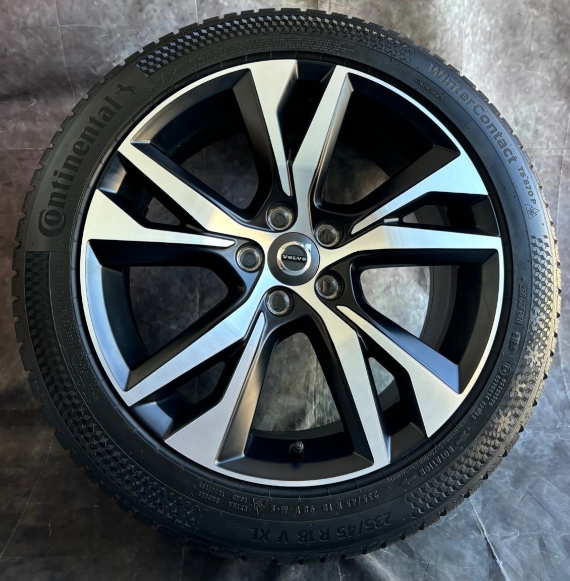 Zimní sada Volvo S60/V60 235/45R18 98V XL 99%