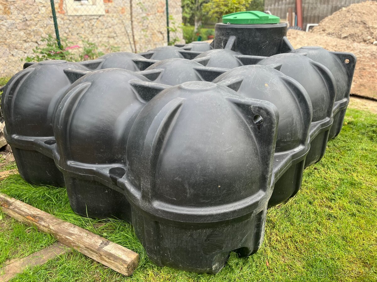Kvalitní nádrž na dešťovou vodu 5000l