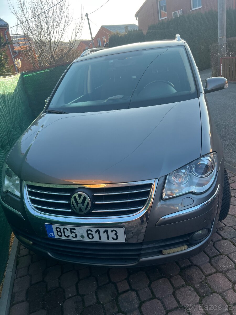 Vw touran 5mistny je 2.0tdi 125kw rok2008