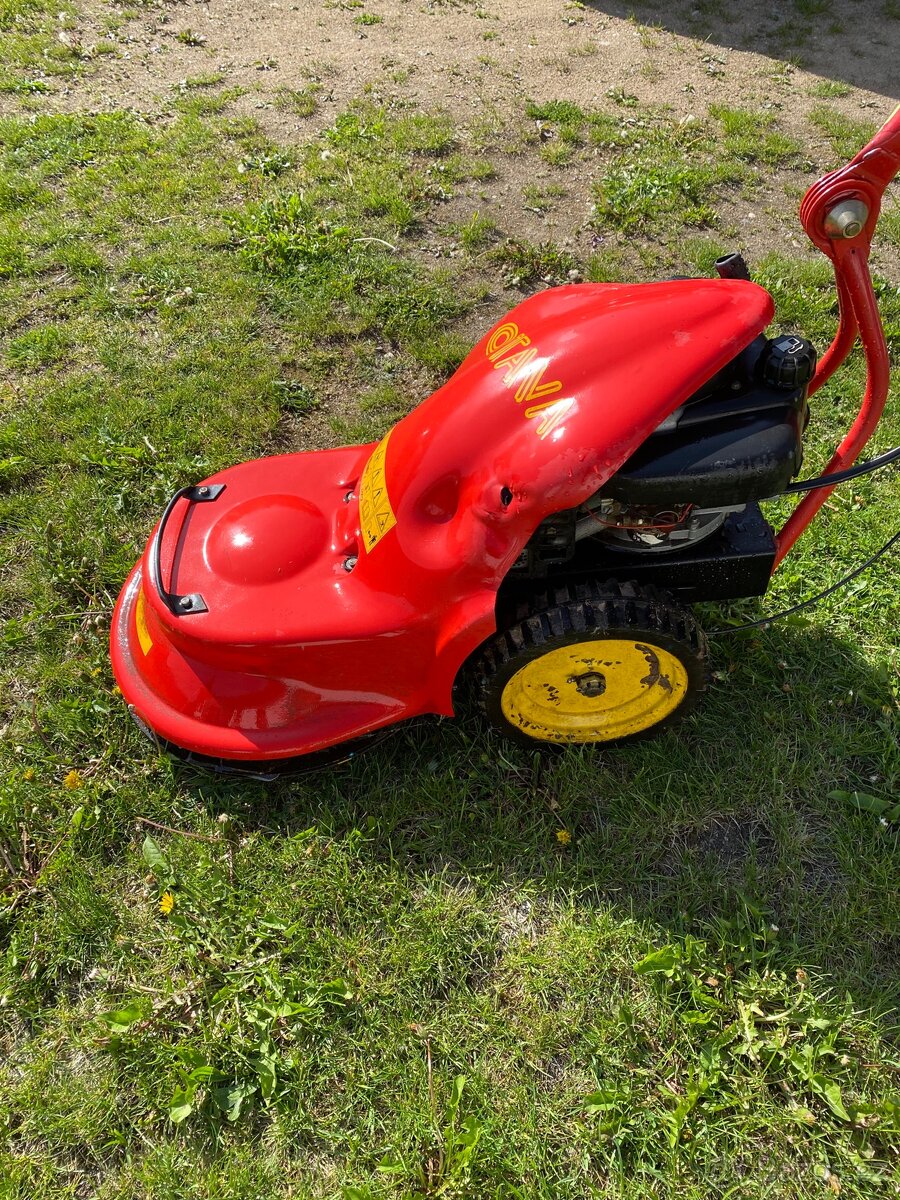Bubnová sekačka Otava na vysokou trávu s pojezdem