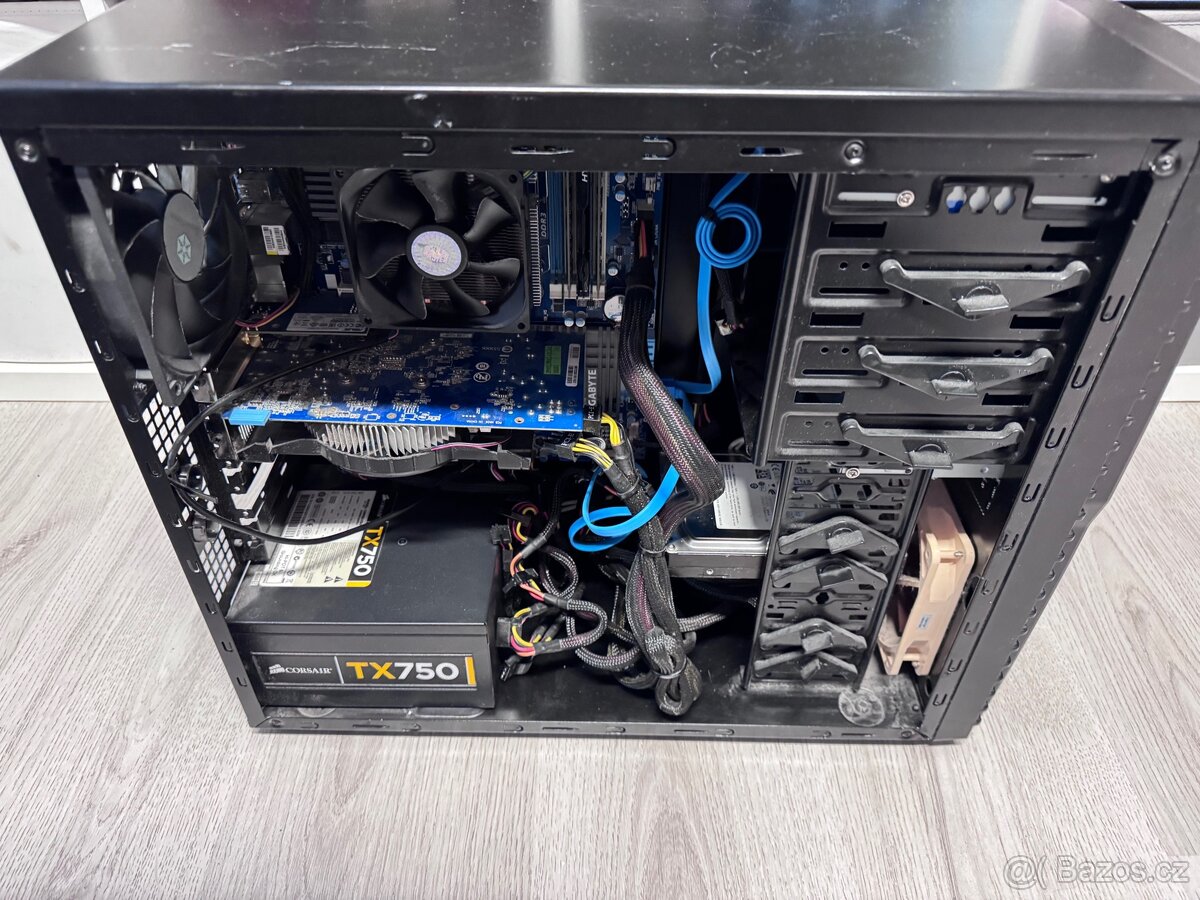 Stolní PC AMD Phenom II X4 / 12GB / 512GB / Radeon HD 7700