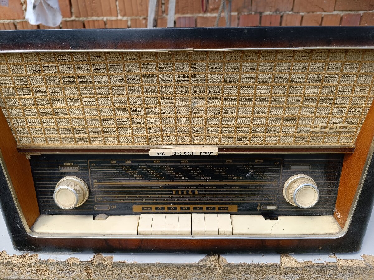 Retro rádio Tesla