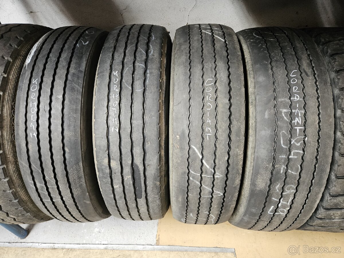 Nákladní vodící pneu 295/80R22,5