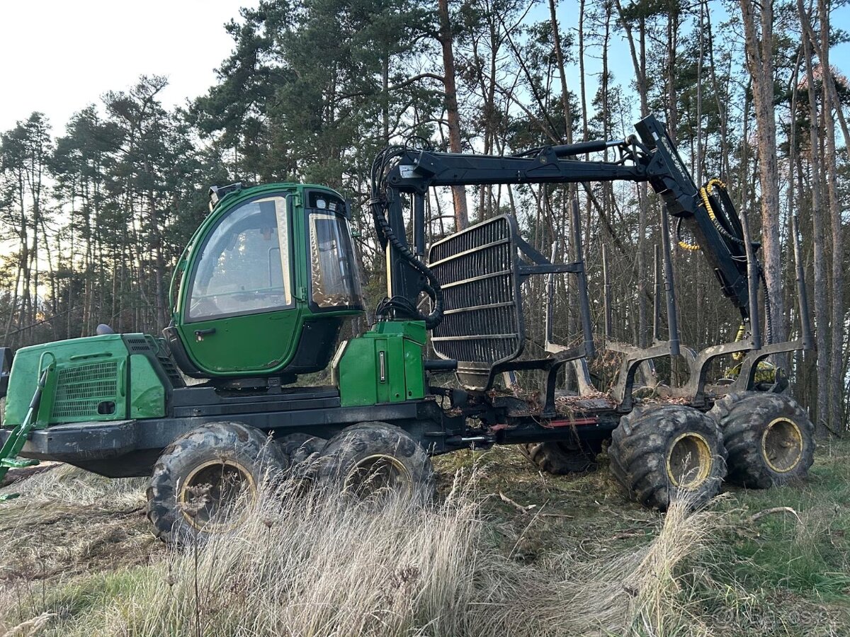 John Deere 810e