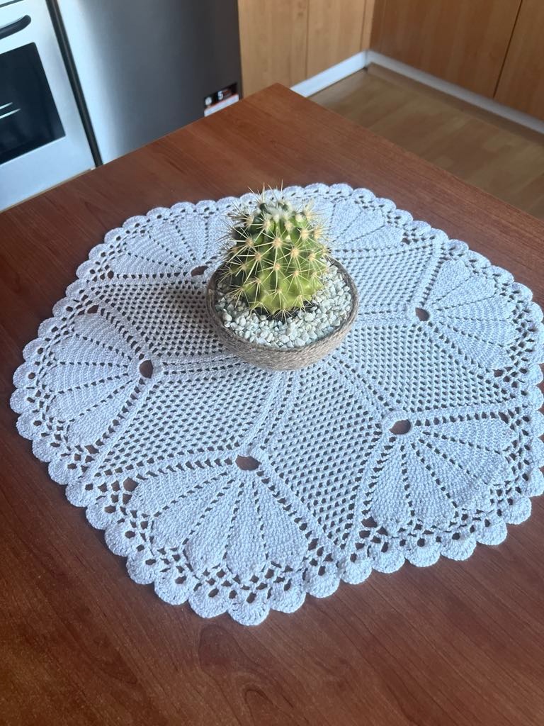 Háčkovaný ubrus- dečka 2 ks 50x50