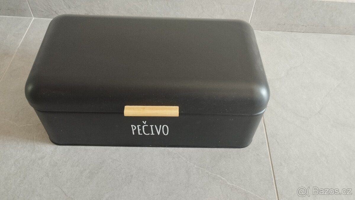 Plechový box na pečivo