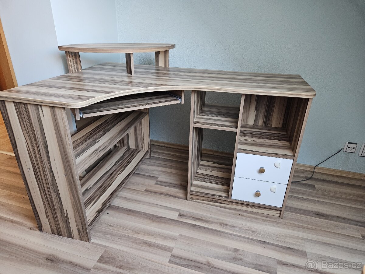 Rohový PC stůl v zajímavém dekoru