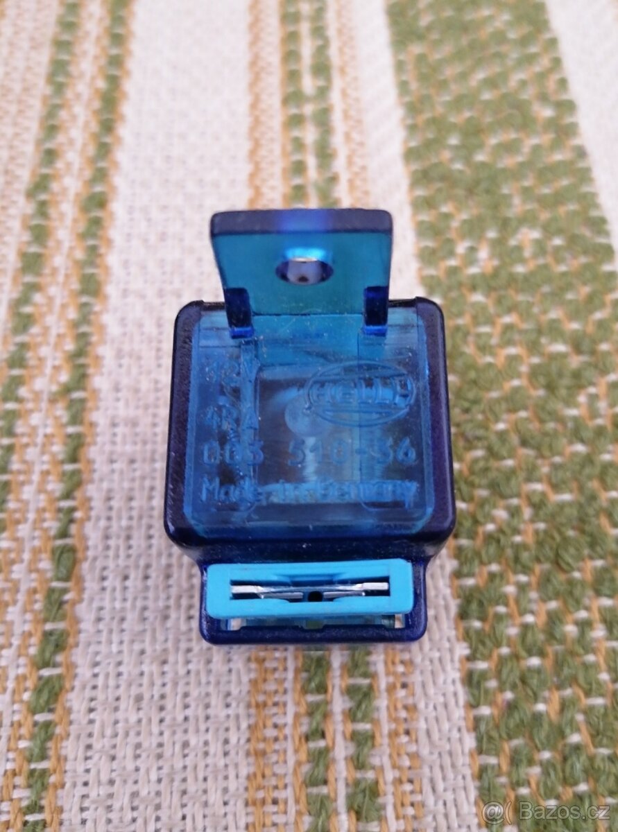Relé s pojistkou 12V