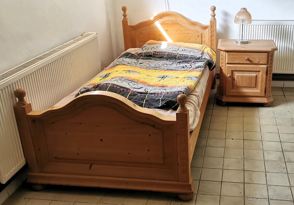 Postel a stolek dřevo