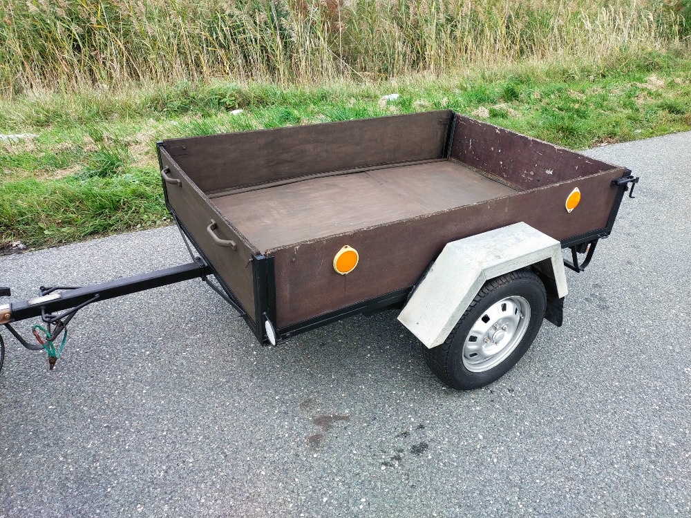 Přivesný vozejk za auto