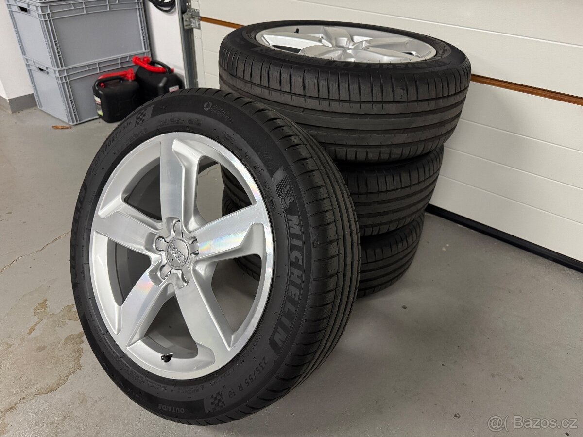 Audi Q5 – prodám originální alu disky + letní pneu