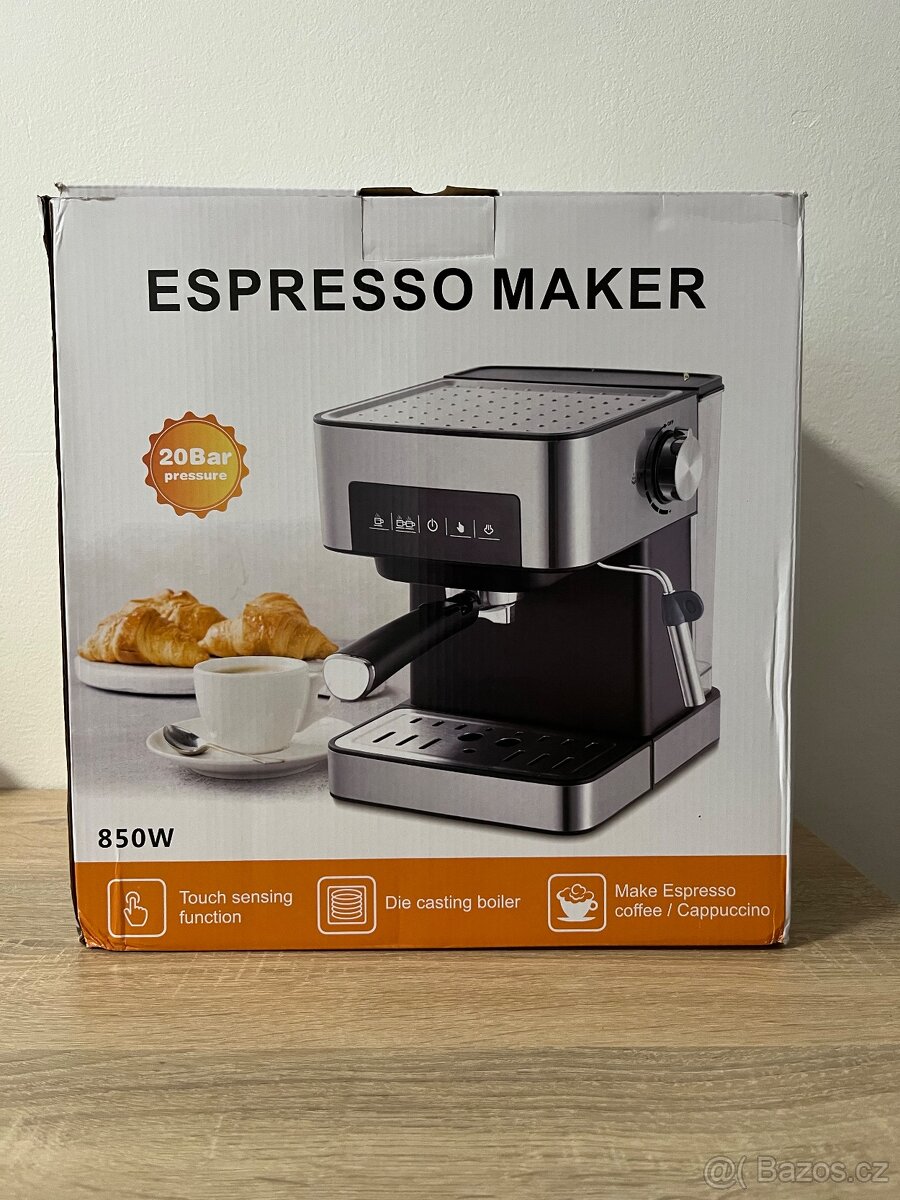 Poloautomatický expresní kávovar