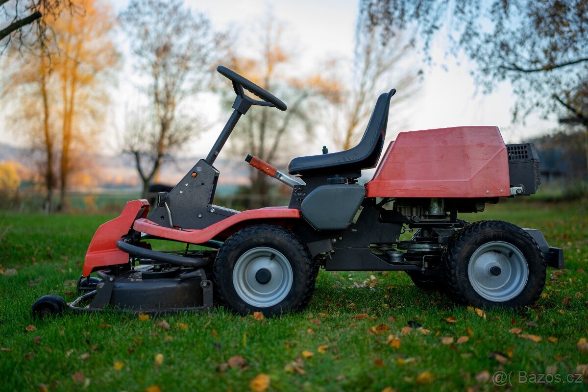 Zahradní rider Husqvarna Top stav první majitel servisovaná