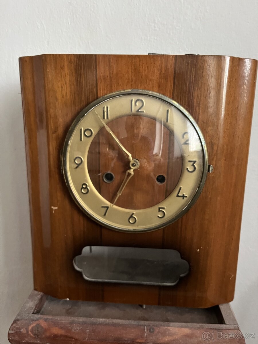 Staré závěsné hodiny