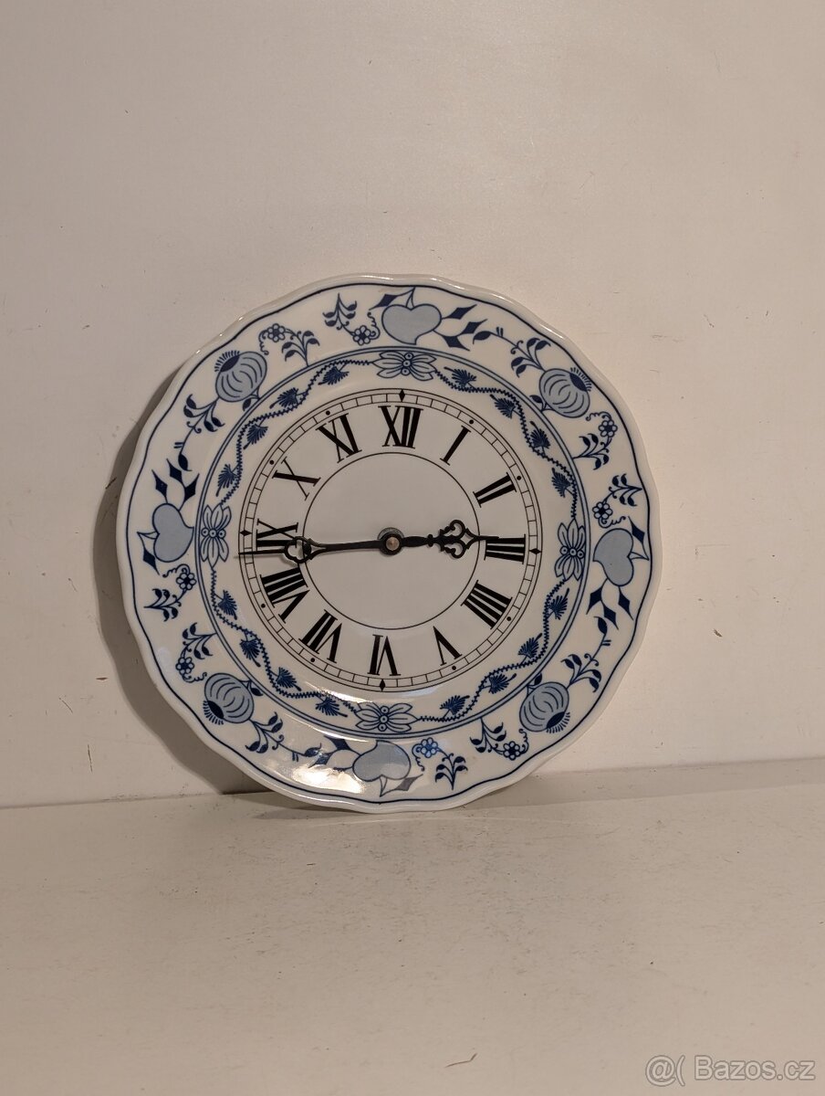 nástěnné hodiny s motivem cibuláku, značené, funkční
