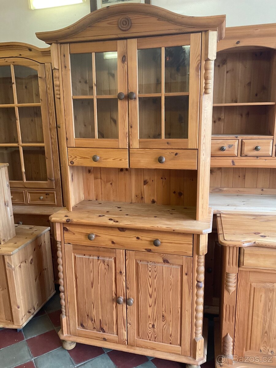 Vitrína borovice Masiv dvoje dveře