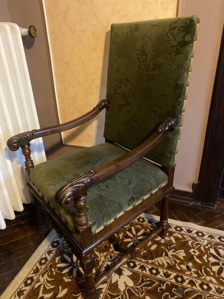 Starožitné křeslo