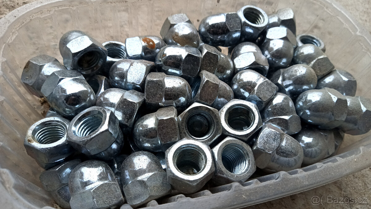 Matice M16 klobouková, hřebíky lepenkové