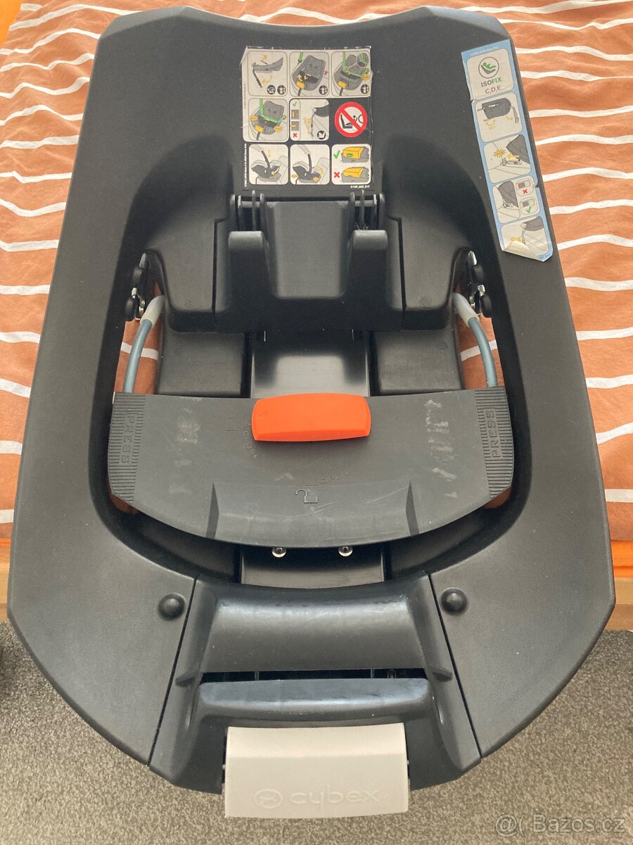 Vajíčko a Základna