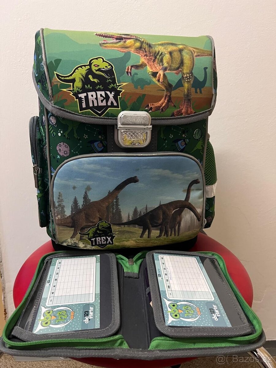 Prodám školní batoh s penálem.