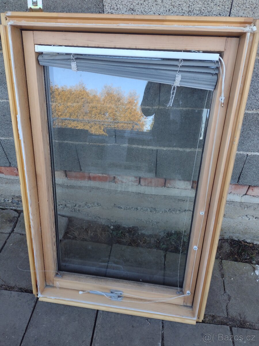 Střešní dřevěné okno 110x70 (VxŠ)