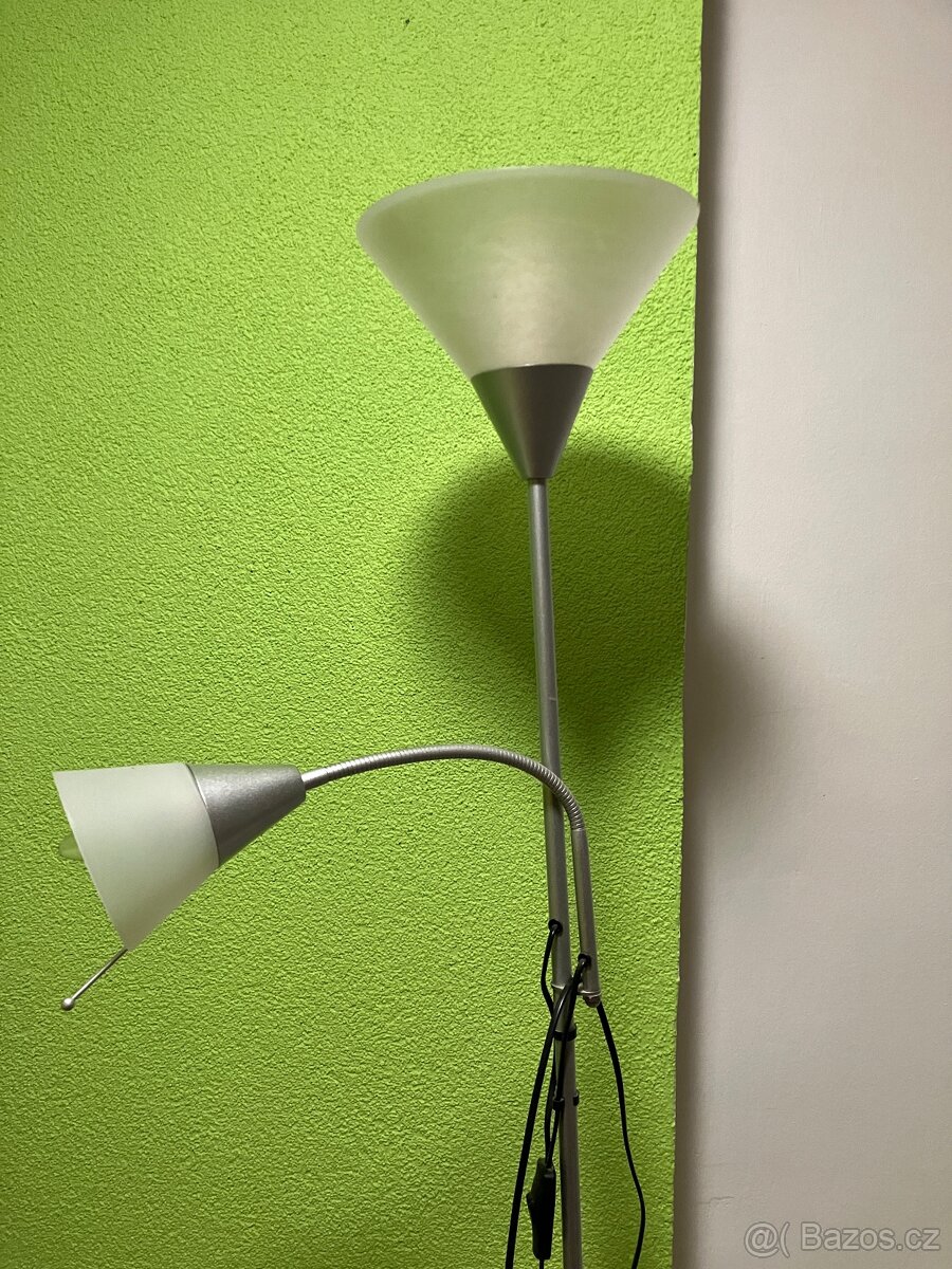 Stojací lampa