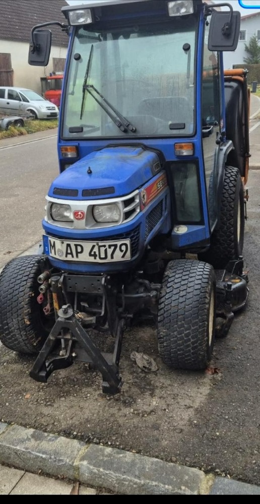 Malotraktor ISEKI 3240 se sekačkou