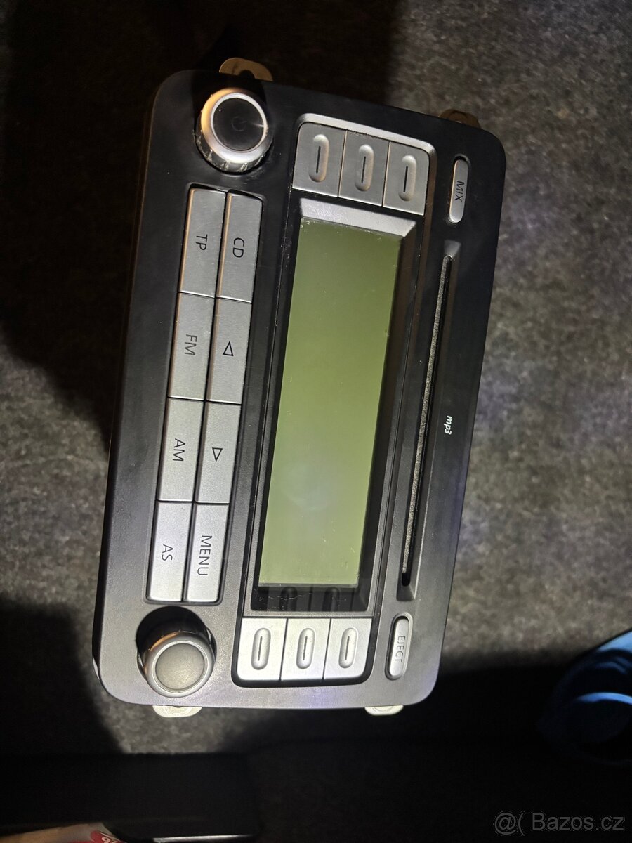 Autorádio z Golfa mk5