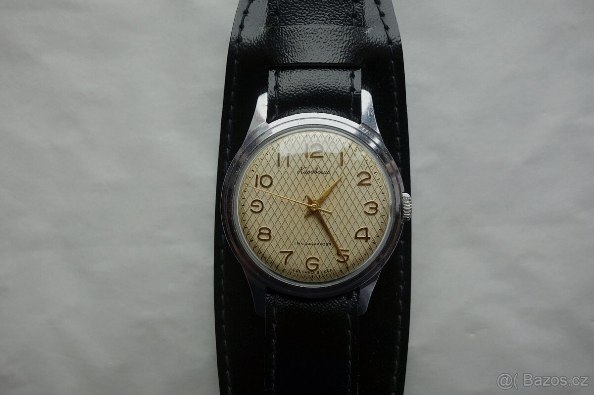 Krásné zachovalé,staré funkční, mech. hodinky Kirovskije