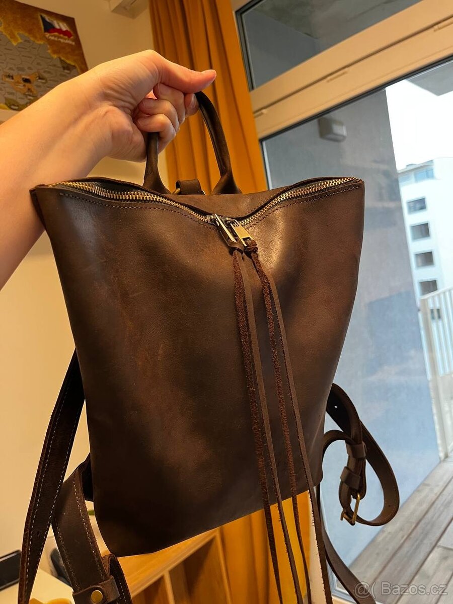 Kožený elegantní batoh