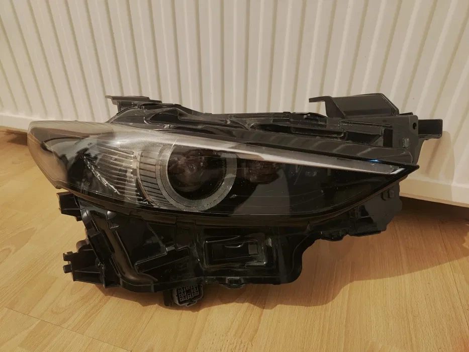Pravé přední full led světlo Mazda 3