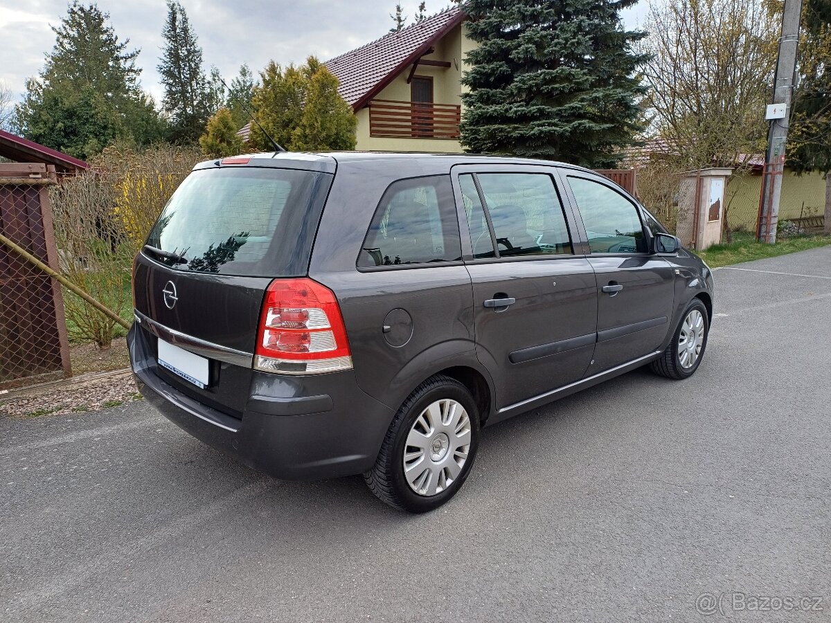 Benzínová Opel Zafira 1.8...7místné