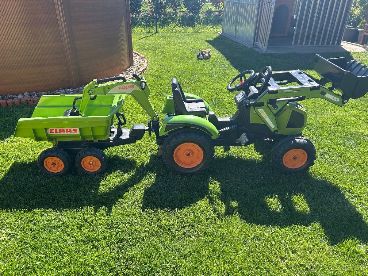 Šlapací traktor Class