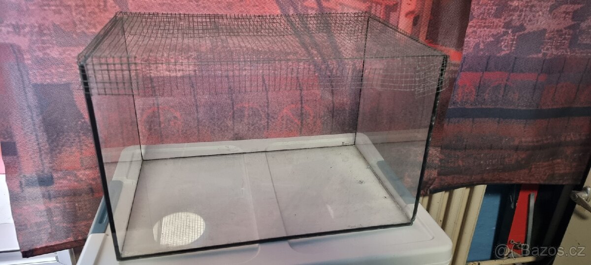 Prodám malé akvárium / terárium 30l
