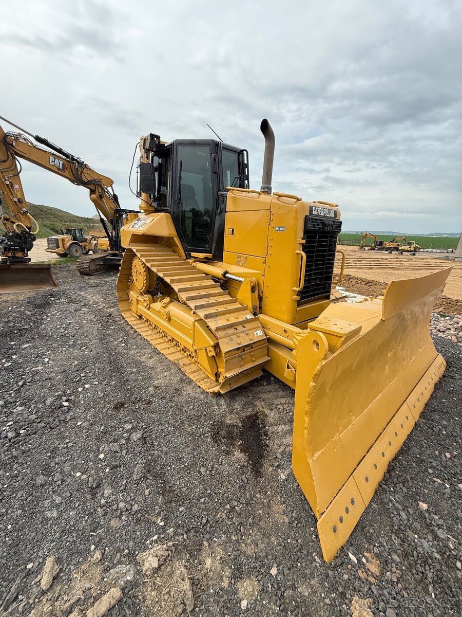 Buldozer CAT D6N XL-TOP STAV-Nový podvozek