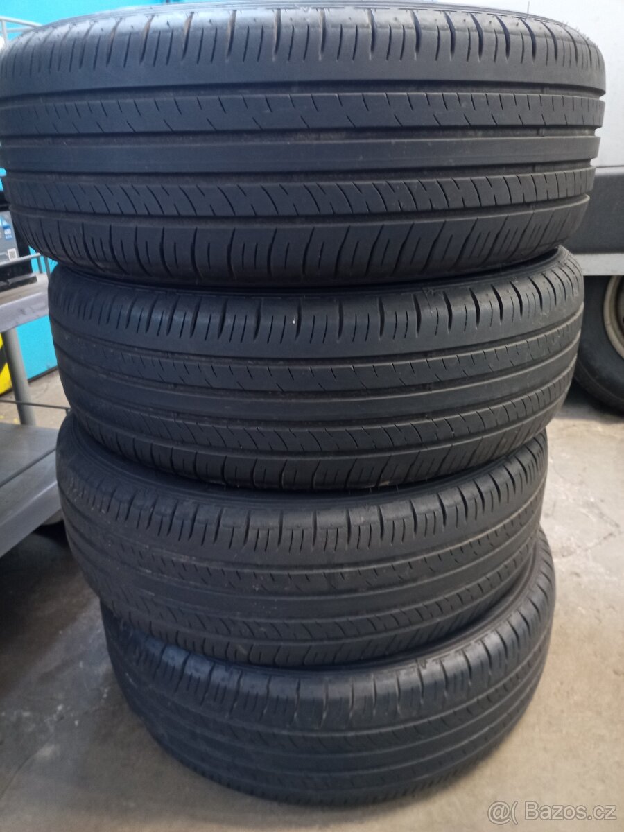 PNEU DUNLOP 215/60 R17 96H