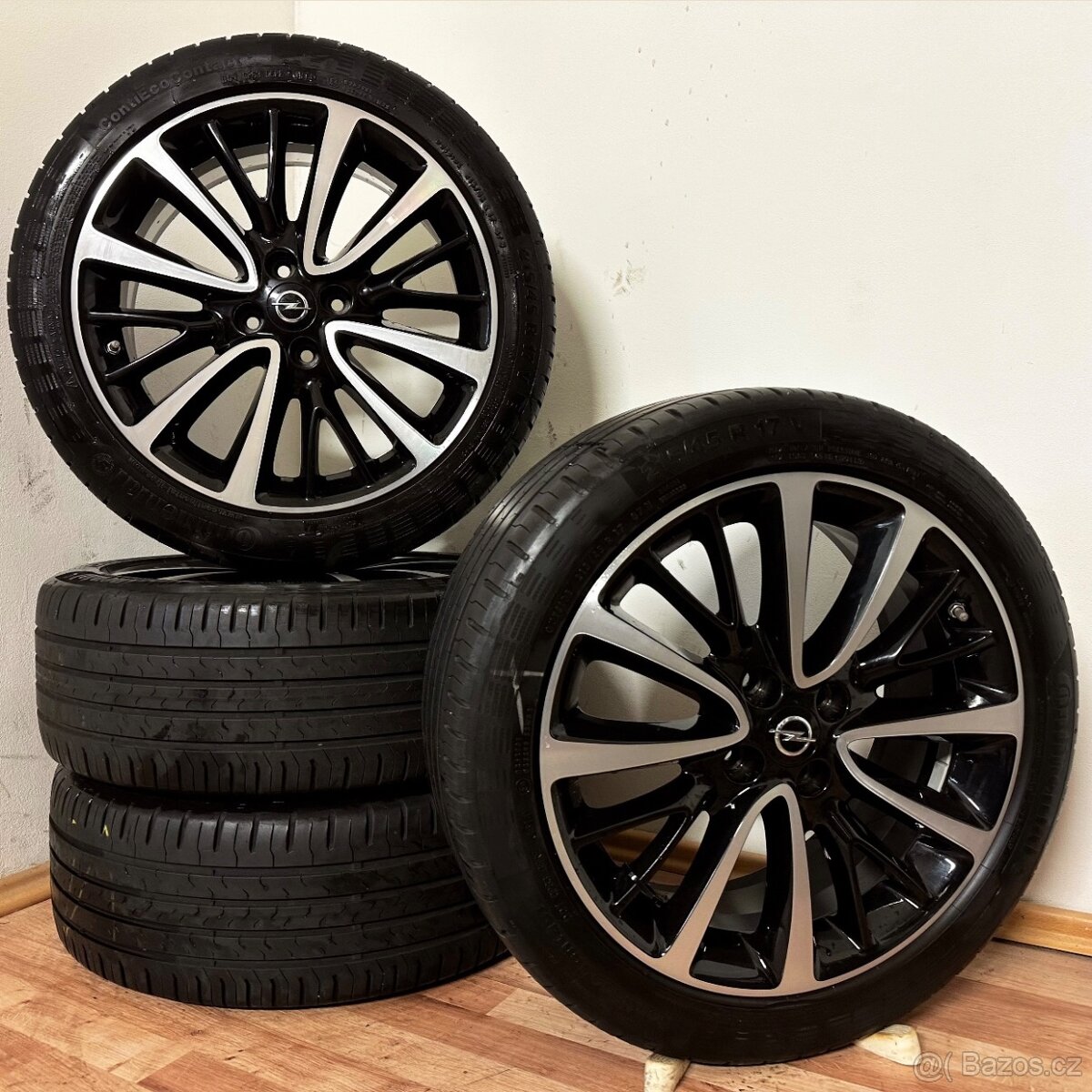 OPEL CORSA/ADAM 4x100 R17 ET44+LETNÍ 215/45R17 6mm