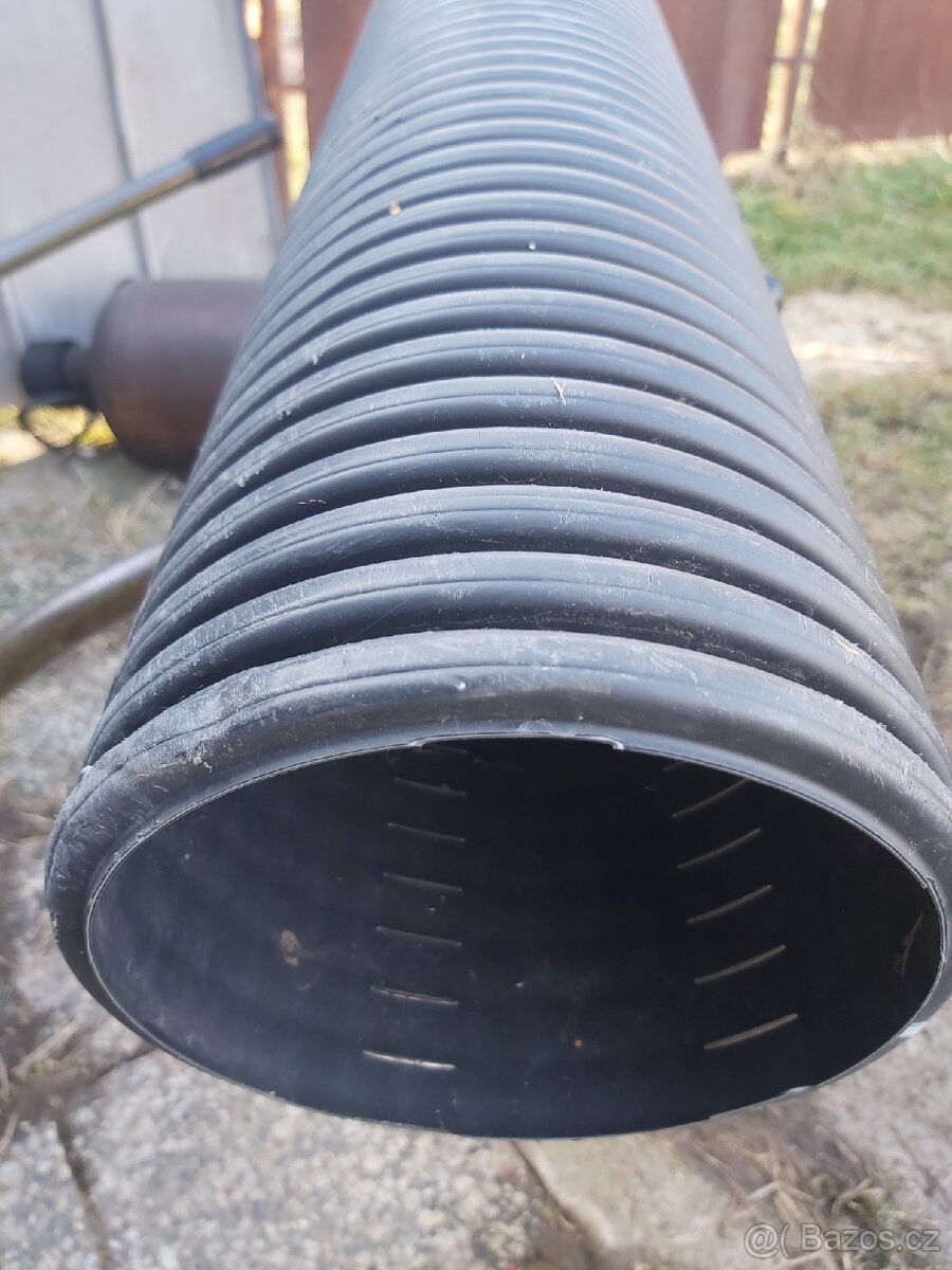 Prodám drenážní trubku za
