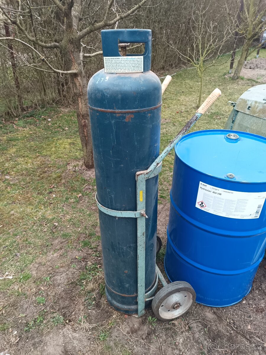 Plynová bomba na propan-butan s vozíkem