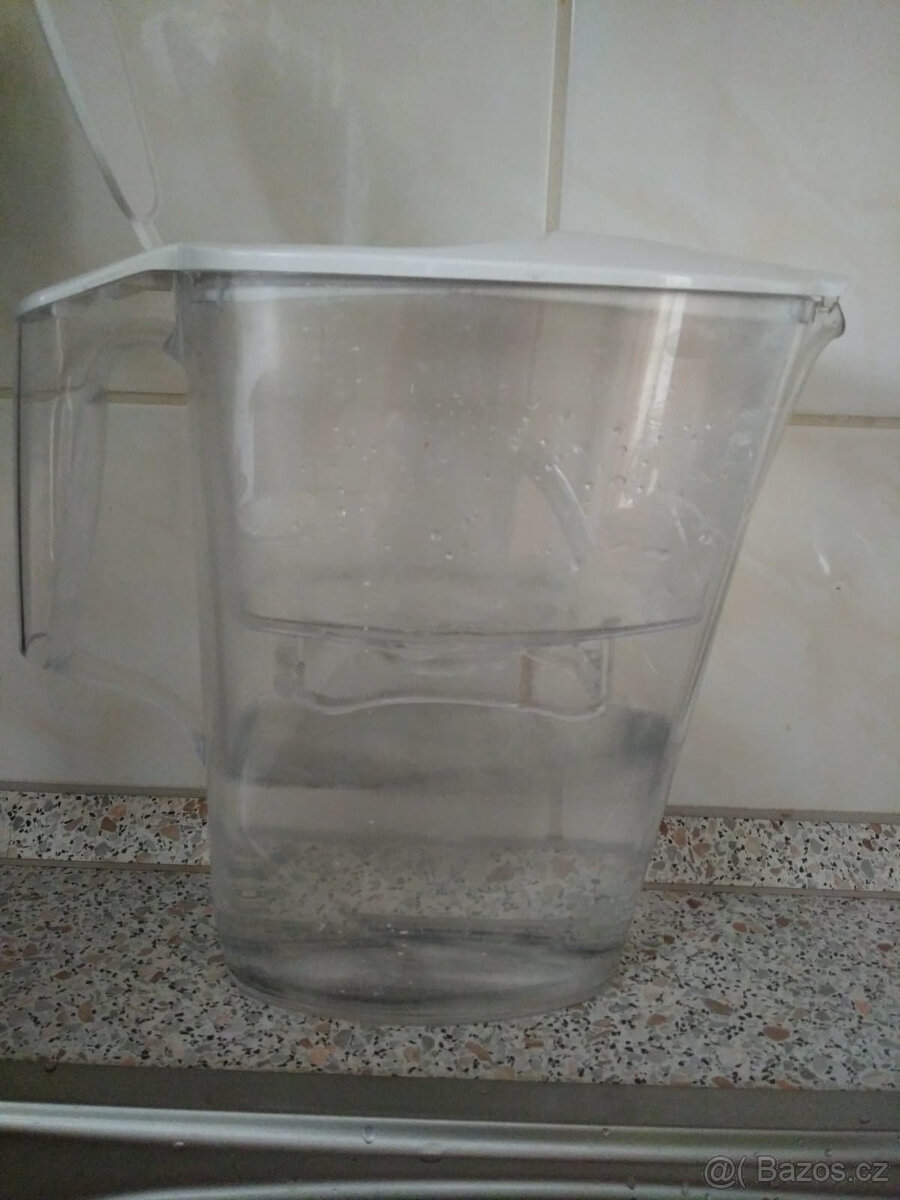 Filtrovač vody / NEZASÍLÁME POŠTOU