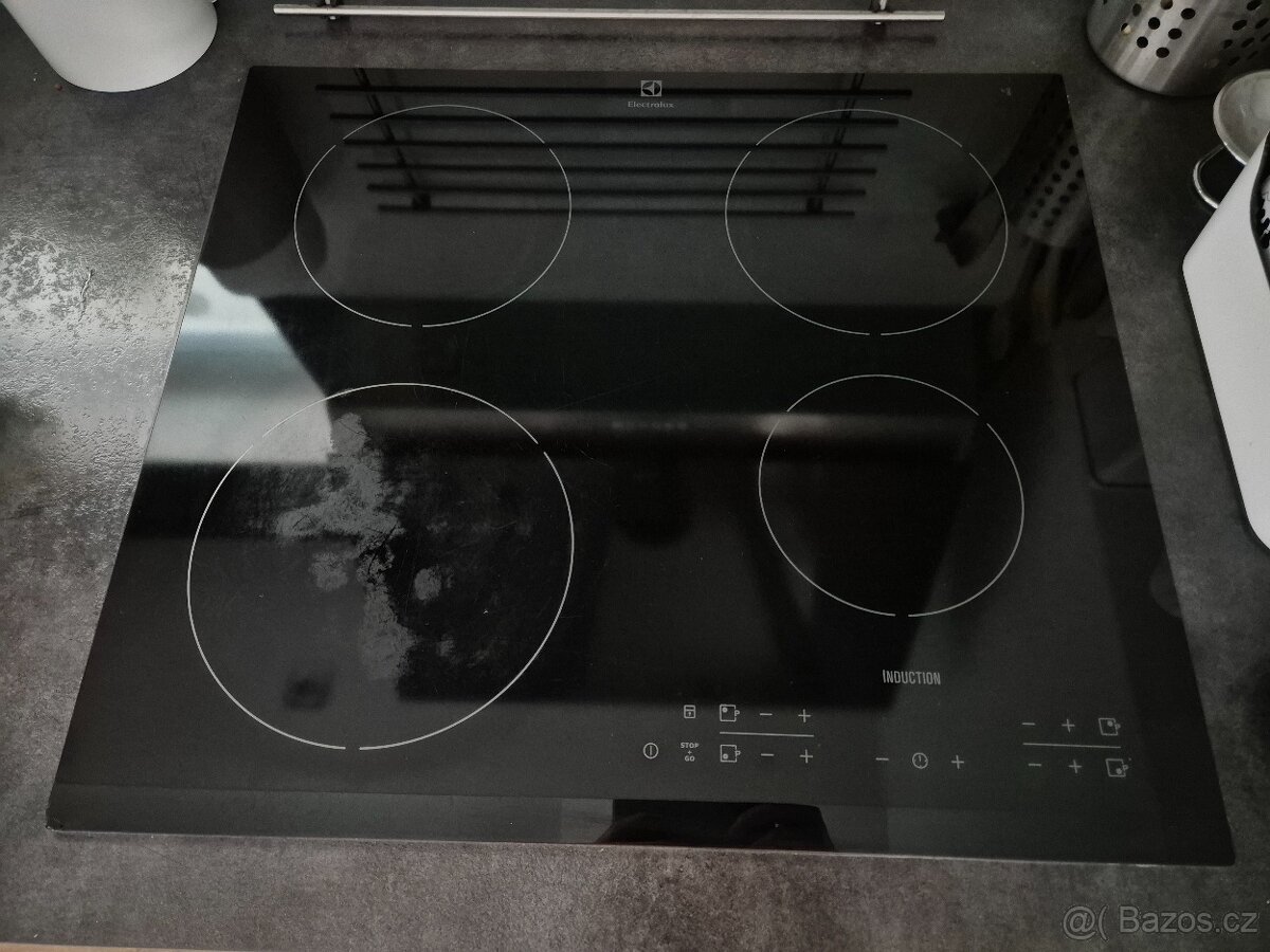 Indukční varná deska Electrolux EHH46340FK černá
