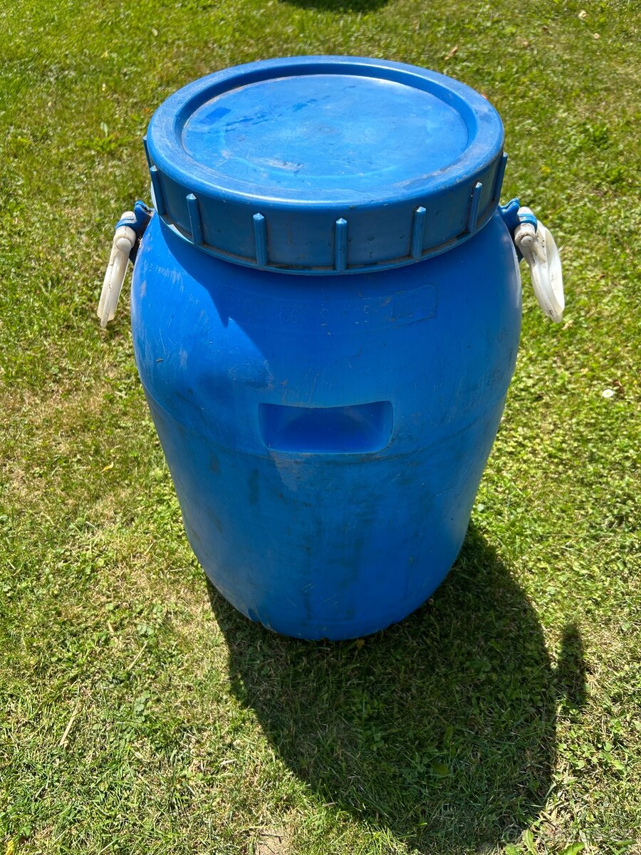 PVC soudky s těsnícím víkem