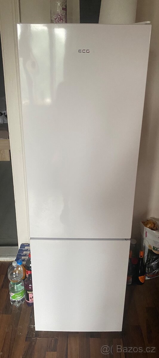 ECG lednice s mrazákem