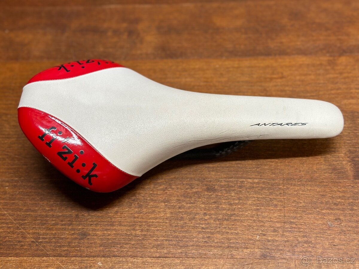 Sedlo Fizik Antares karbonové.