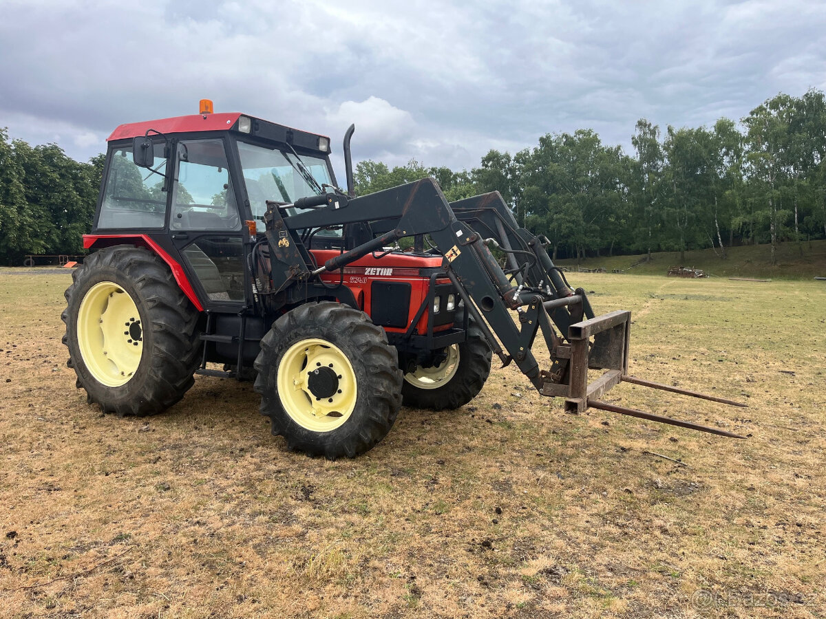 Zetor 5340 s čelním nakladačem s SPZ