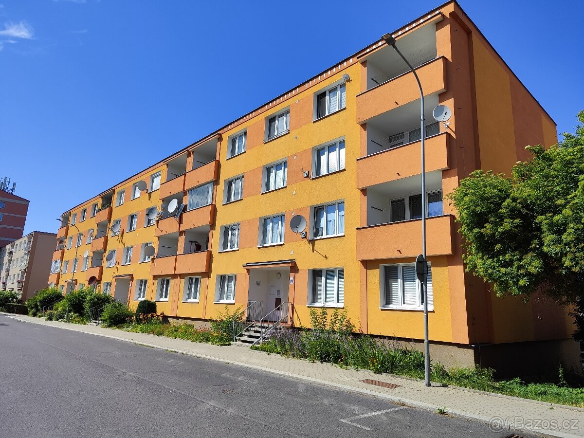 Prodám byt 2+1 s balkónem, 68m, Školní ul.,Stará Role