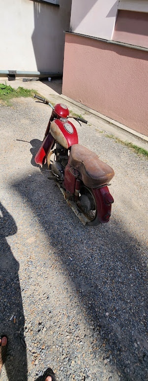 Jawa 250 kývačka